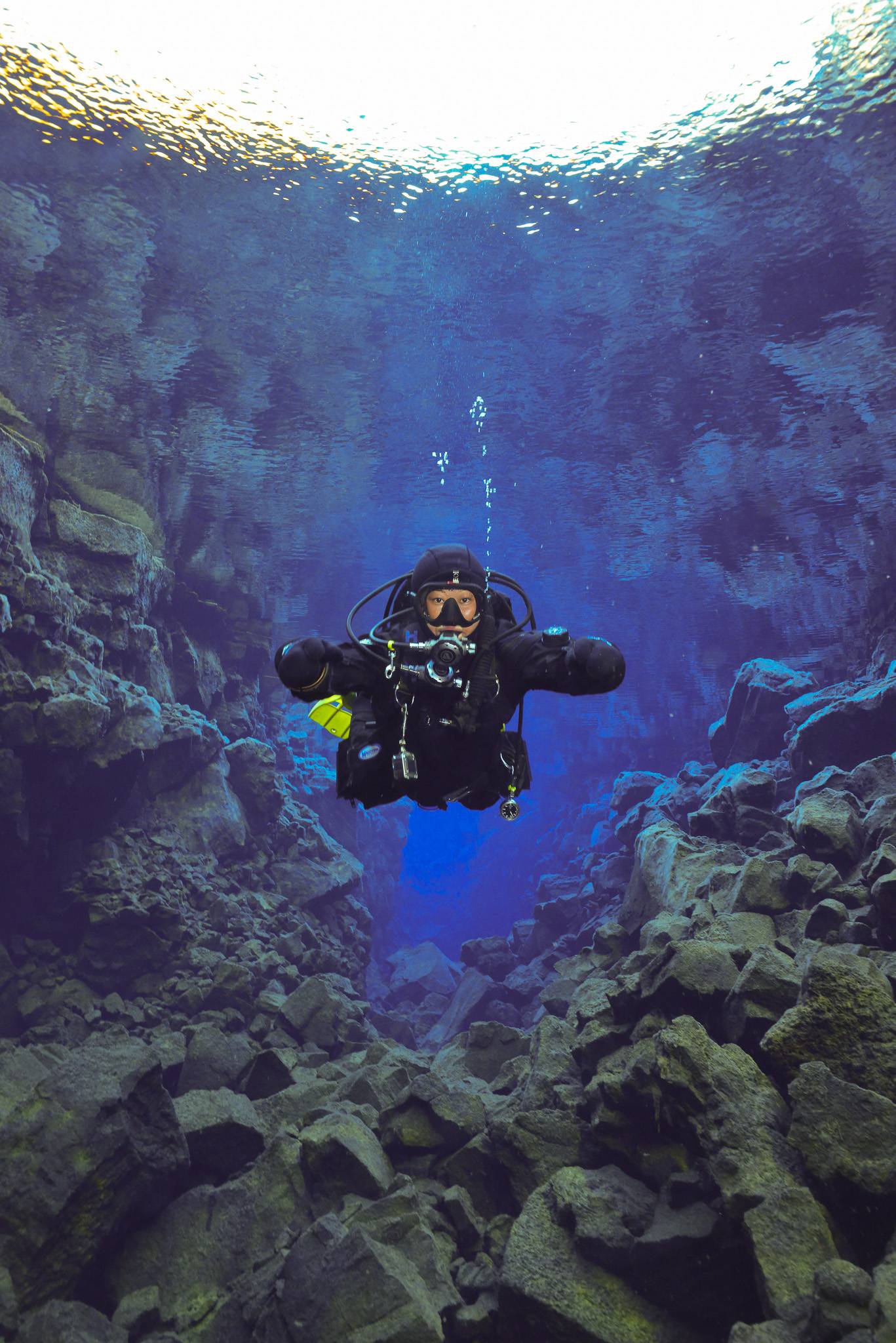 Diver in Davidsgjá, lake Thingvallarvatn