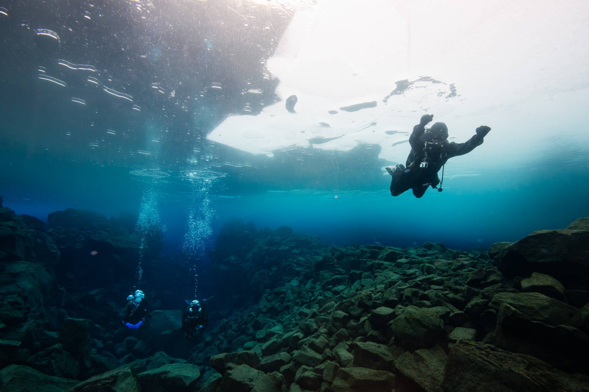 Icediving in Thingvallarvatn
